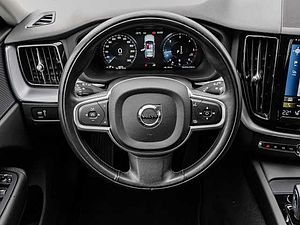 Volvo  Momentum Pro AWD B4 Diesel EU6d Allrad StandHZG Navi Leder digitales Cockpit Mem