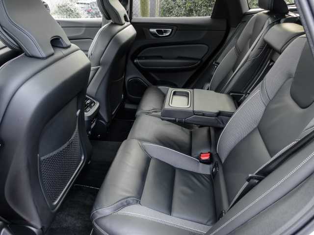 Volvo  R Design 2WD D4 EU6d-T HUD Navi digitales Cockpit Memory Sitze Soundsystem