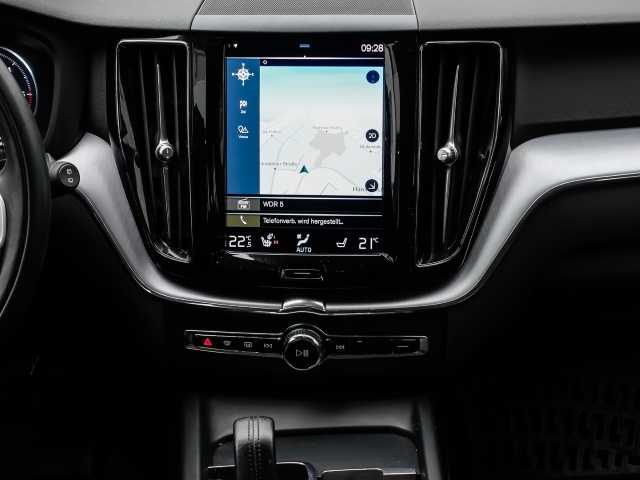 Volvo  Momentum Pro AWD B4 Diesel EU6d Allrad StandHZG Navi Leder digitales Cockpit Mem
