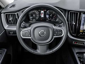 Volvo  Momentum Pro AWD B4 Diesel EU6d Allrad StandHZG Navi Leder digitales Cockpit